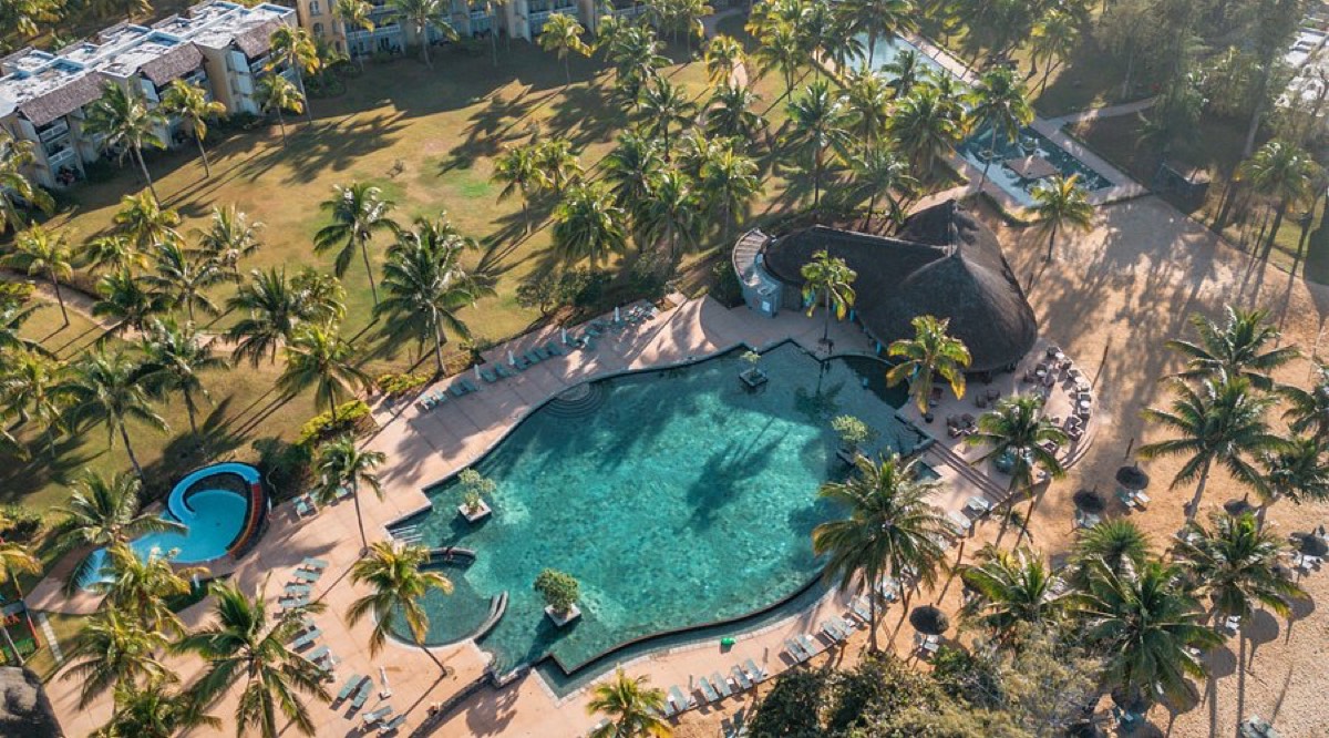 Barefoot in Bel Ombre: 7 Nights OUTRIGGER Mauritius Beach Resort